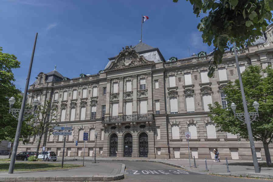 Francia - Alsacia 118 - Estrasburgo - plaza de la República - Finanzas Públicas.jpg